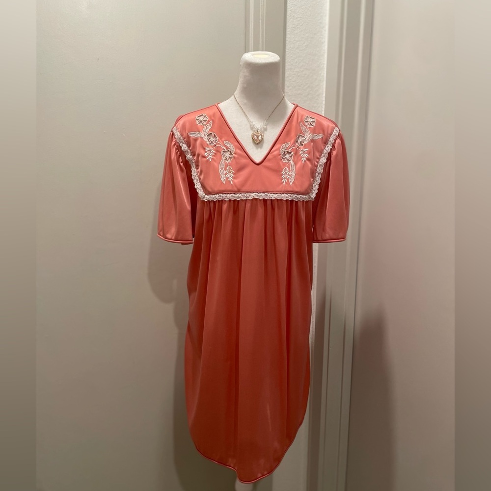 VTG Eve Lingerie Pink Chemise Nightgown With White Embroidered Floral Detail - M